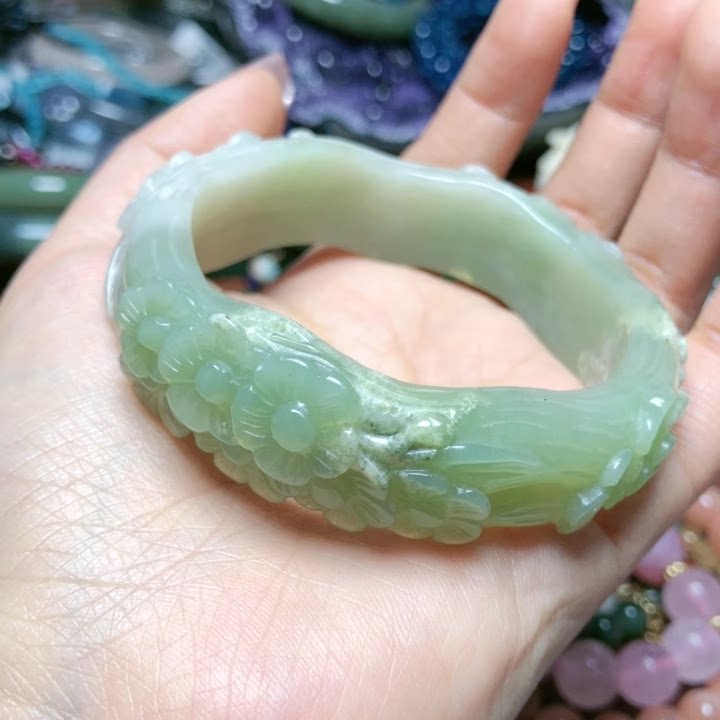 天然和田玉手镯雕刻梅花55.5mm