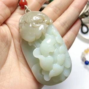 天然和田玉吊坠凤穿牡丹
