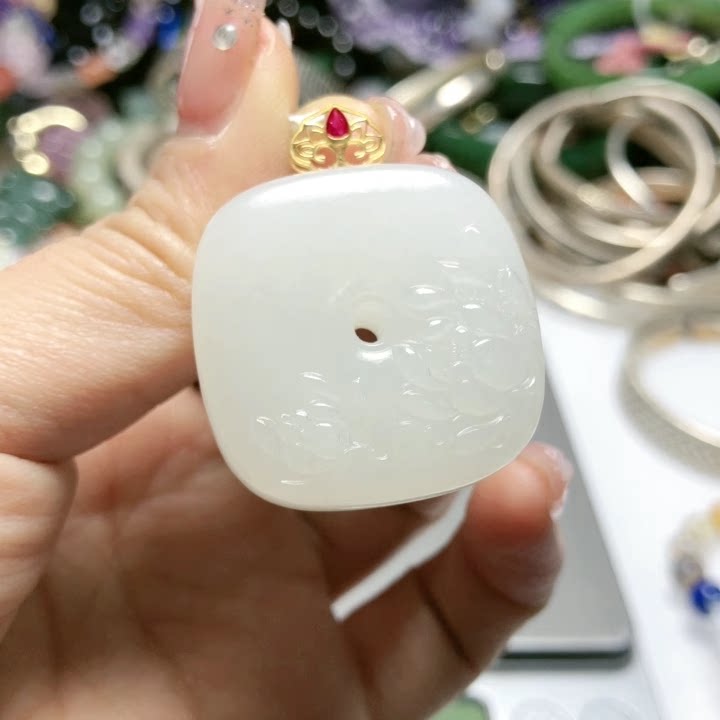 天然和田玉吊坠方扣子金羊脂玉