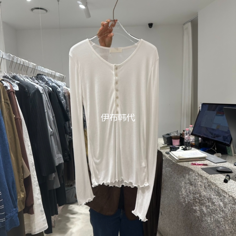 圆领木耳边纽扣薄款长袖T恤