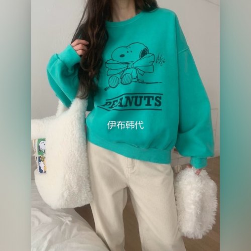 圆领卡通小狗彩色卫衣女