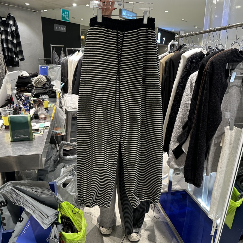 松紧腰黑白条纹抽绳束脚卫裤