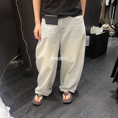 浅色磨白水洗宽松直筒牛仔裤