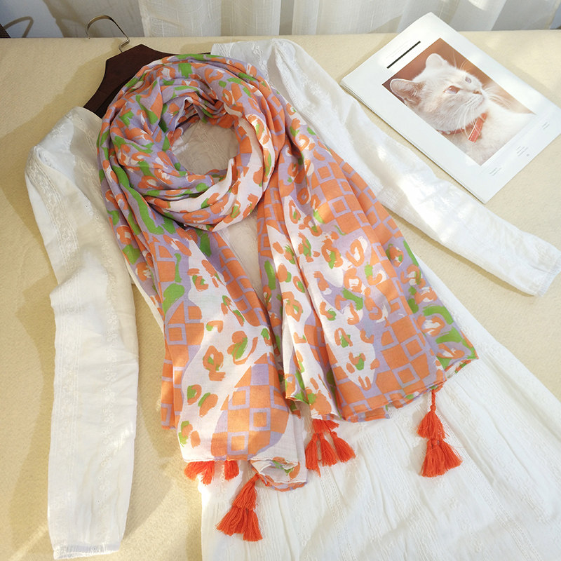 2025新款围巾女秋冬薄款棉麻时尚几何印花护颈保暖围脖长披肩纱巾
