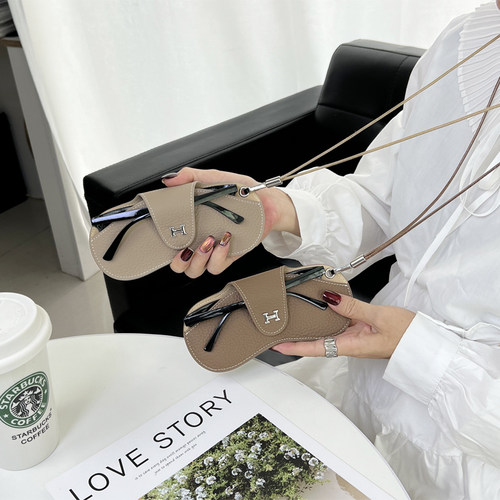 真皮挂脖眼镜包墨镜收纳袋女新品