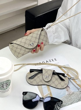 挂脖眼镜收纳包近视镜保护套通用男女老花镜墨镜眼镜袋便携式挂包