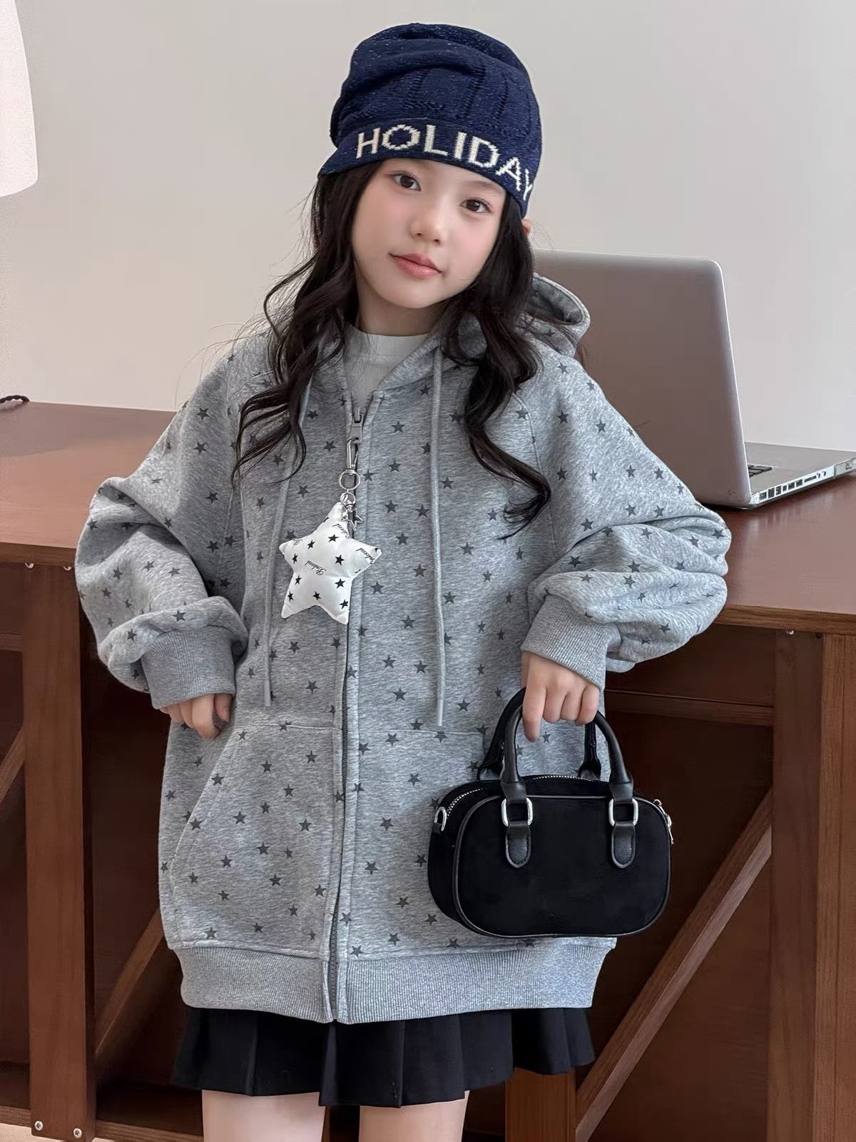 波拉韩国童装2026秋款女童星星连帽卫衣外套韩版中大童开衫亲子潮