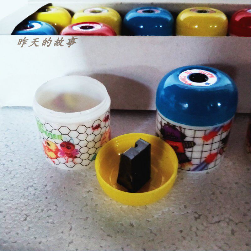 향수를 불러일으키는 오래된 재고 90년대 DAPENG 브랜드 연필깎이 실린더