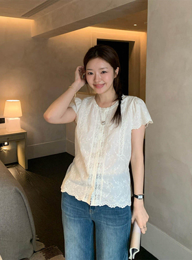 法式浪漫风镂空花边蕾丝刺绣圆领短袖衬衫女夏减龄显瘦上衣