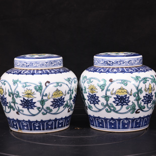 大明成化年松柴烧制斗彩缠枝莲托八大件八吉祥纹天字罐