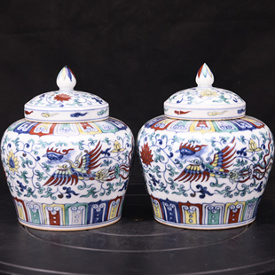 大明成化年制斗彩缠枝莲穿花凤纹宝顶天字罐