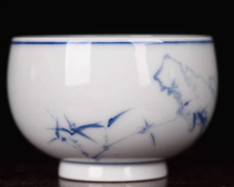 清雍正青花竹石纹禅定酒杯茶杯