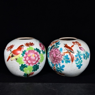 大清光绪年制粉彩花鸟纹西瓜罐