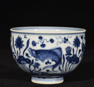 大明永乐年松柴烧制火泥搏青料青花莲塘鱼藻纹酒杯茶杯