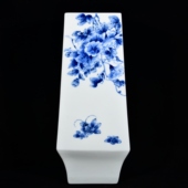 民国竹溪道人王步绘青花蝶恋花愿闻吾过之斋款 花卉纹四方尊瓶