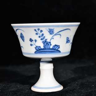 大明成化年制青花蝶恋花纹三秋高足杯