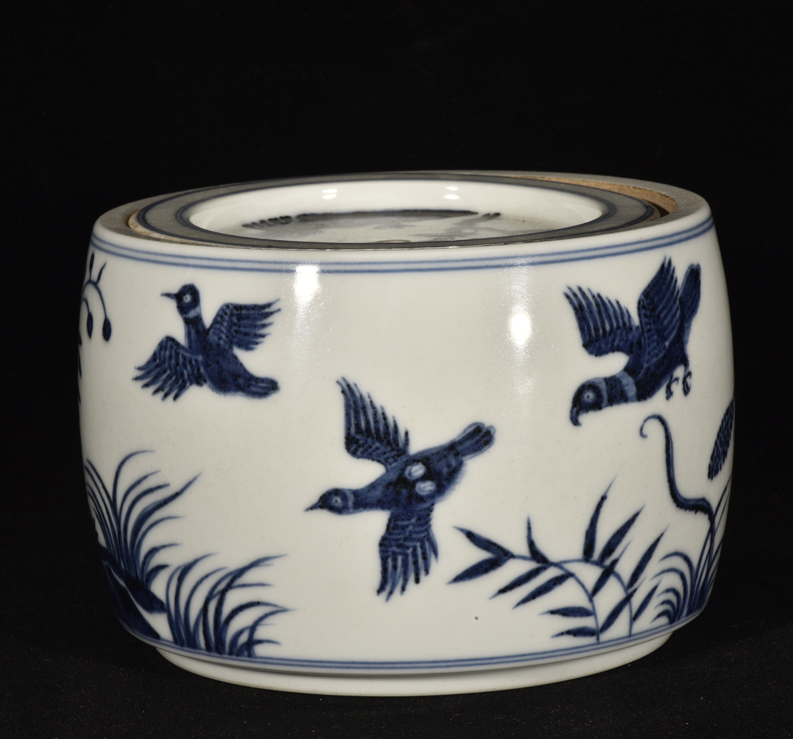 大明宣德年松柴烧制花鸟纹蛐蛐罐