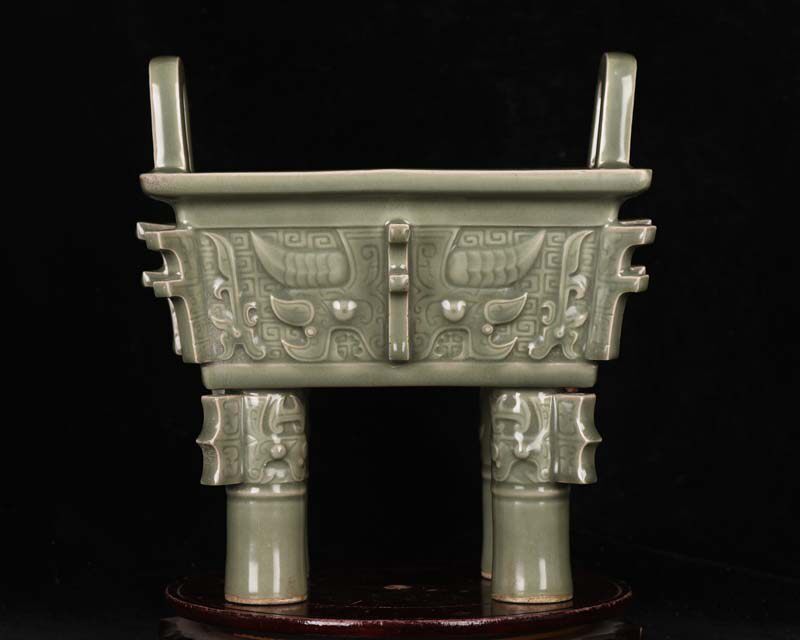 宋梅子青色龙泉窑外销回流罗斯柴尔德火漆印饕餮兽面纹方鼎