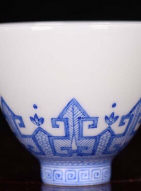 清雍正珐琅彩蓝料图案花纹酒杯茶杯