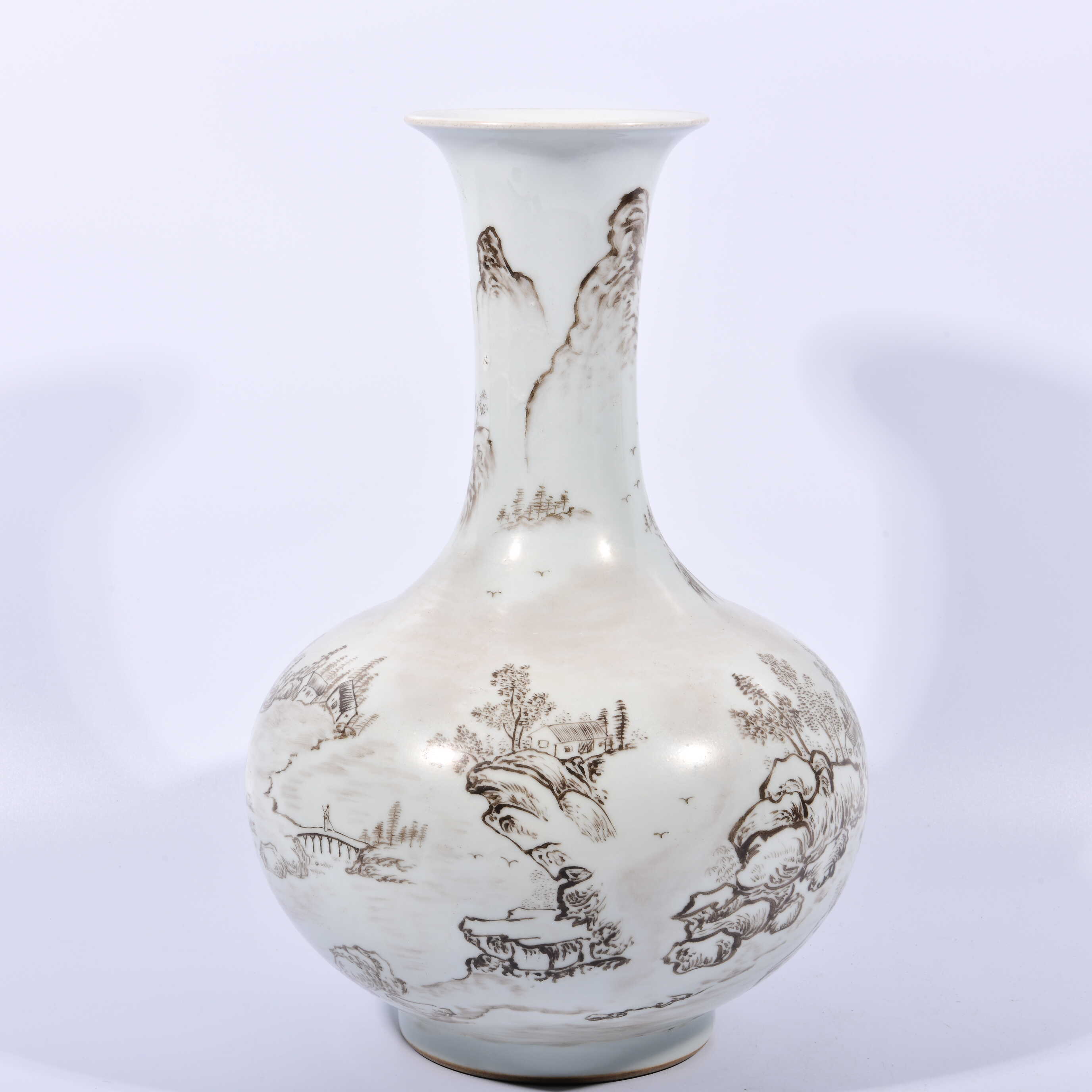 大清乾隆年制洋彩粉彩墨彩山水纹玉堂春瓶