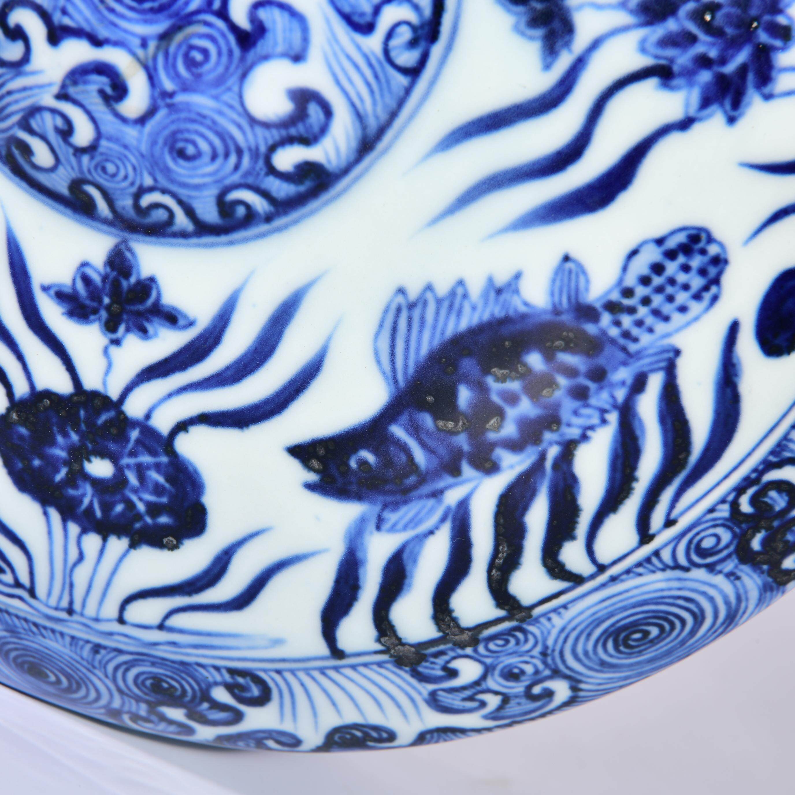 大明宣德年制苏麻离青料青花鱼藻纹壁瓶轿瓶卧壶