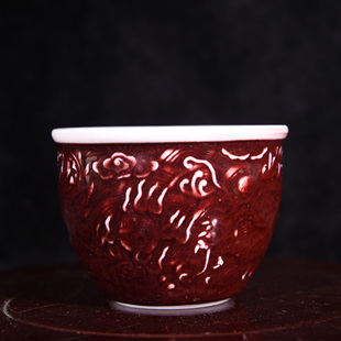 大明宣德年制宝烧宝石红釉雕刻龙凤纹缸式酒杯茶杯