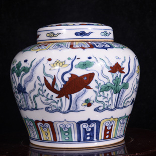 大明成化年制姹紫斗彩莲塘鱼藻纹天字罐