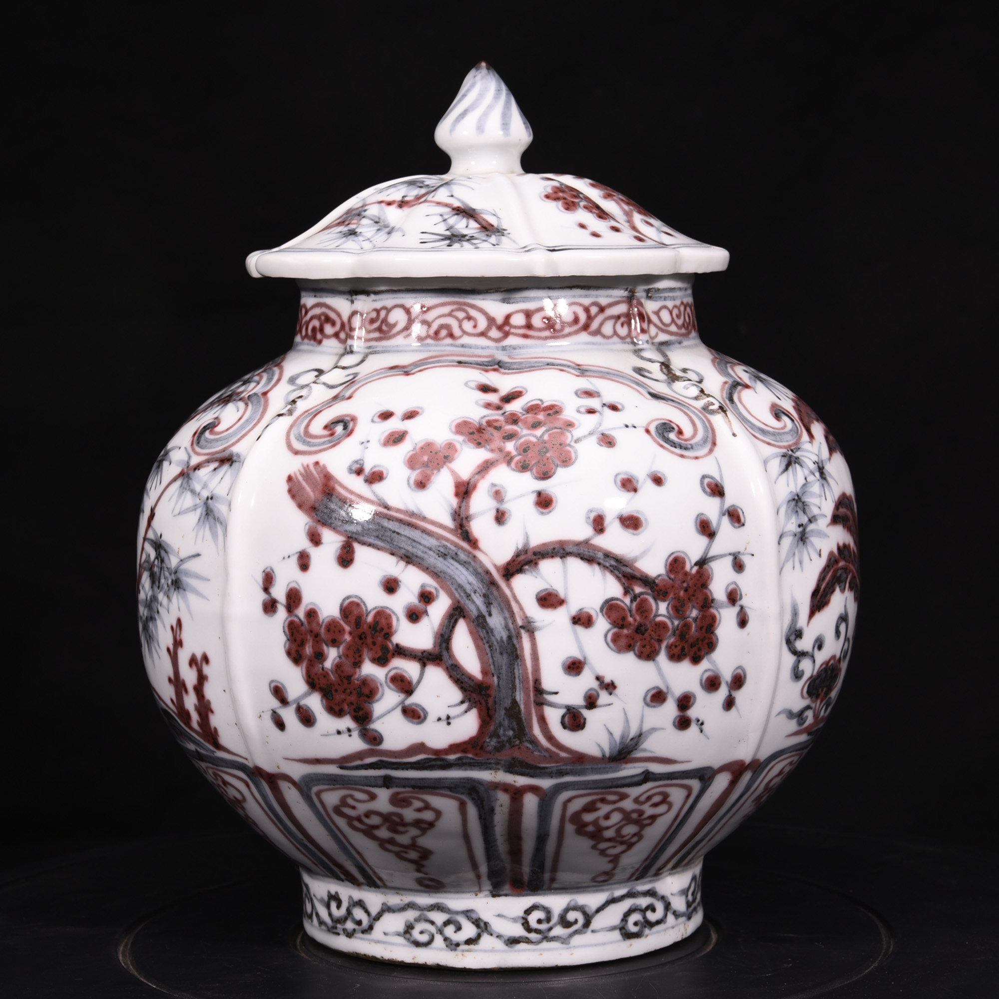 大明洪武年制青花釉里红松竹梅岁寒三友纹盖罐