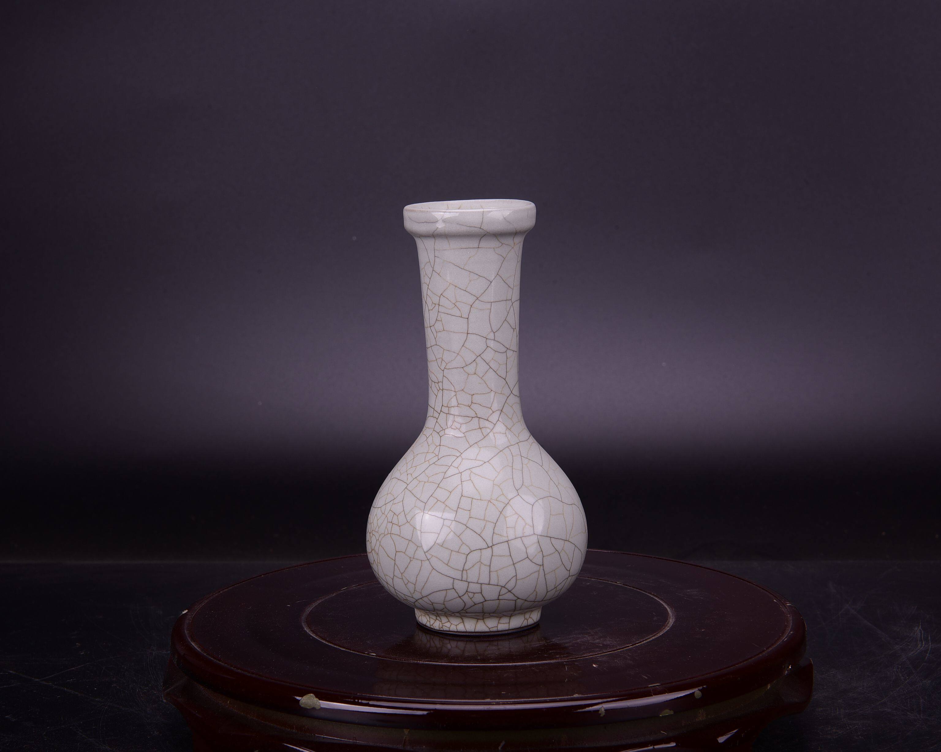 大宋汴京官窑哥窑金丝铁线纹净水瓶