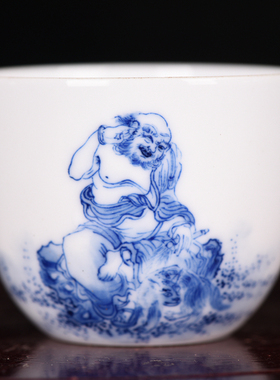 清康熙青花神兽罗汉纹居和堂制款酒杯茶杯