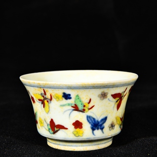 大明成化年制宪宗皇帝御用斗彩蝶恋花纹百蝶图酒杯茶杯