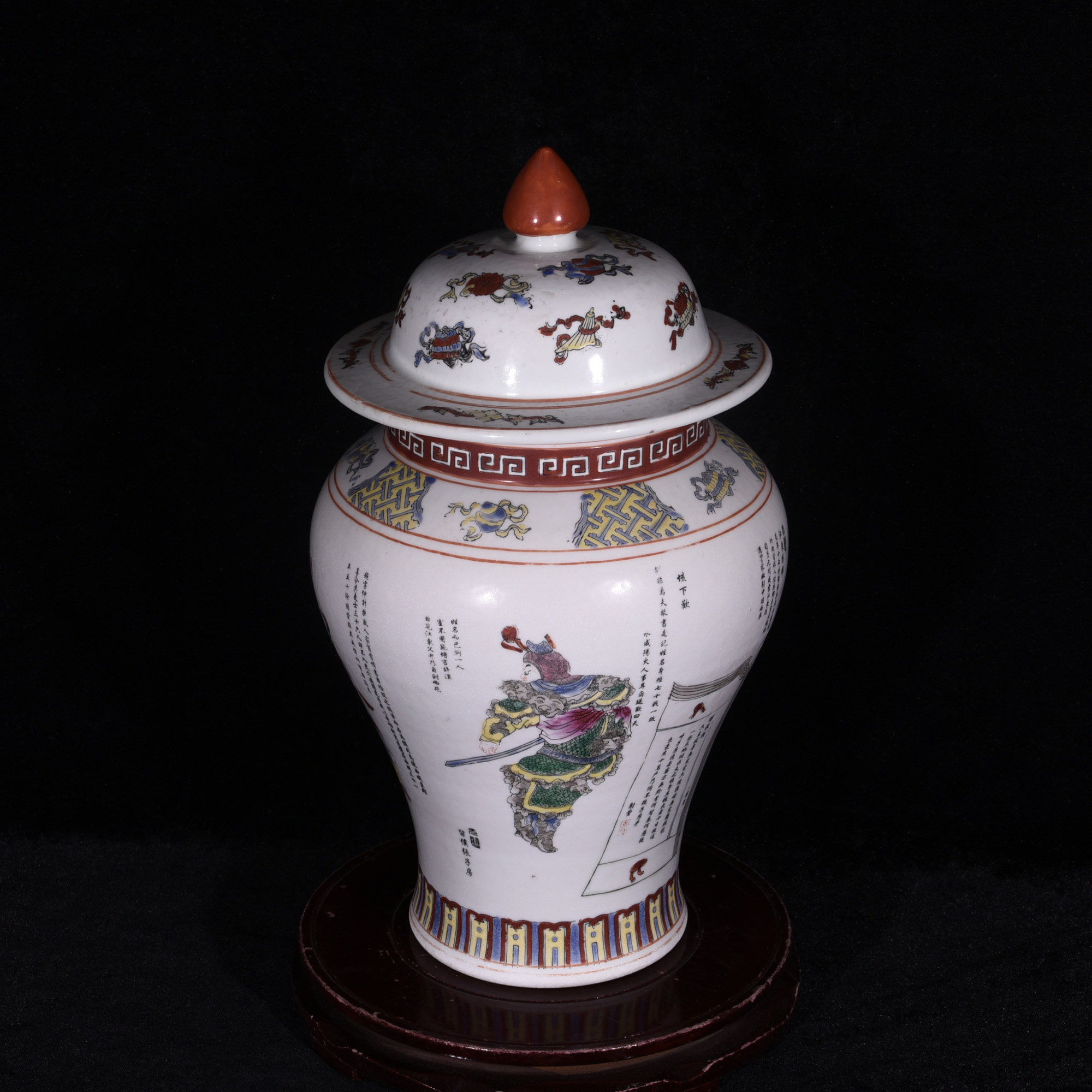 大清康熙年制五彩无双谱将军罐