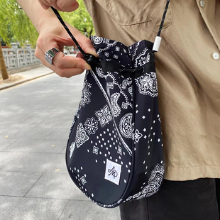 theMADHATcher 男女机能抽绳束口袋 「腰果花」单件斜挎小包