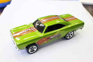 1 64合金车 Plymouth Road Runner 克莱斯勒普利茅斯汽车模型