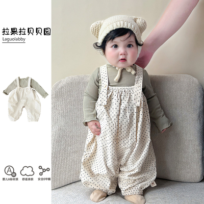 拉果拉婴儿早秋洋气衣服外出服波点背带裤+条纹机理打底上衣套装