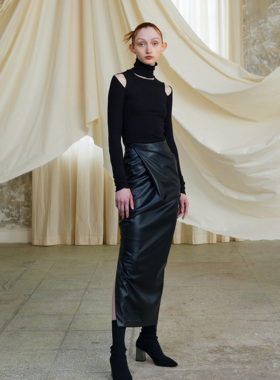 UNCHATGRIS 23AW 镂空装饰高领上衣