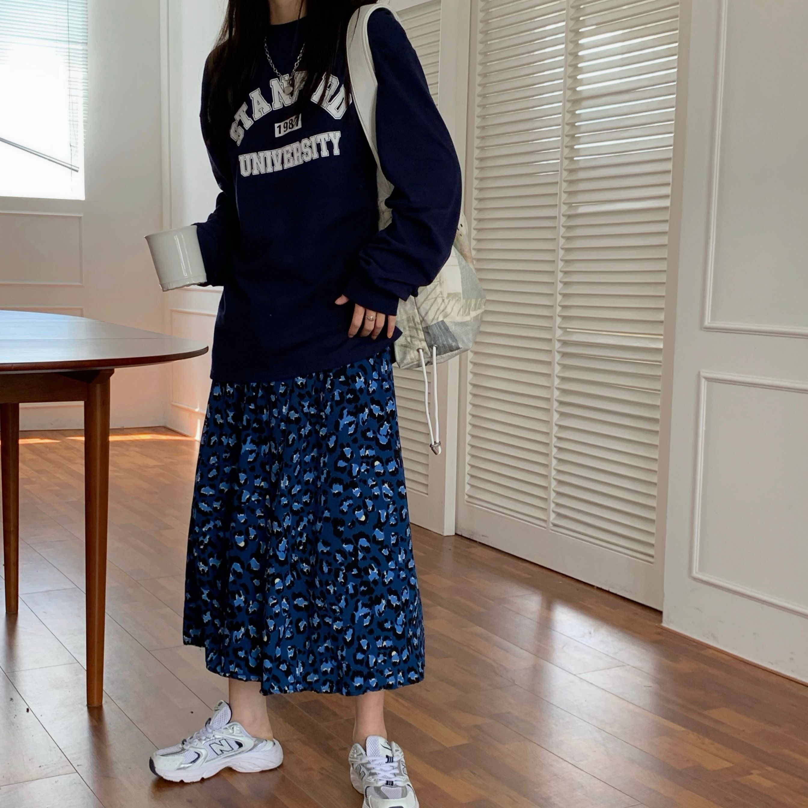 Real price Street letter Print Long Sleeve Top + Blue Leopard Pattern skirt