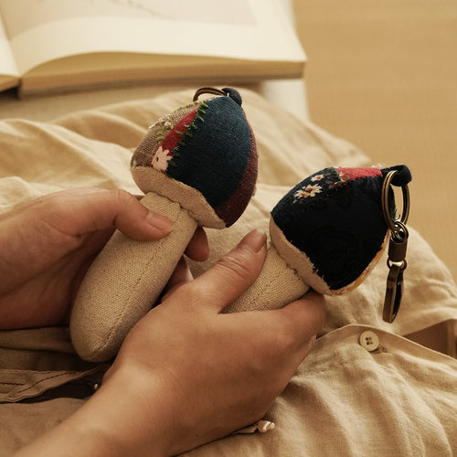 钟声刺绣 全手工缝制 百搭古风可爱蘑菇形拼布密密缝布艺装饰挂件