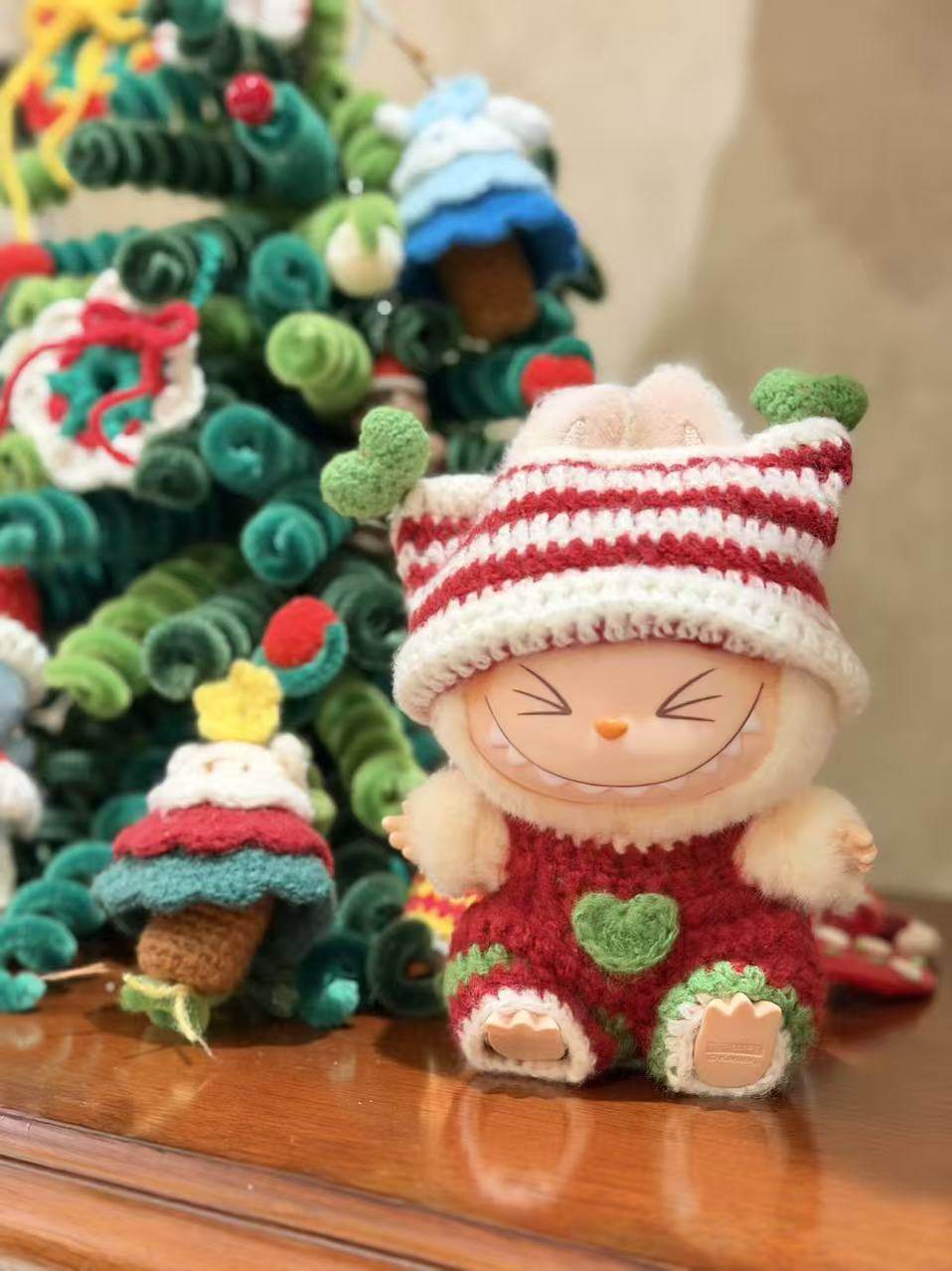 17cm泡泡玛特Labubu拉布布1.0-3.0圣诞爱心猫耳帽背带裤套装娃衣