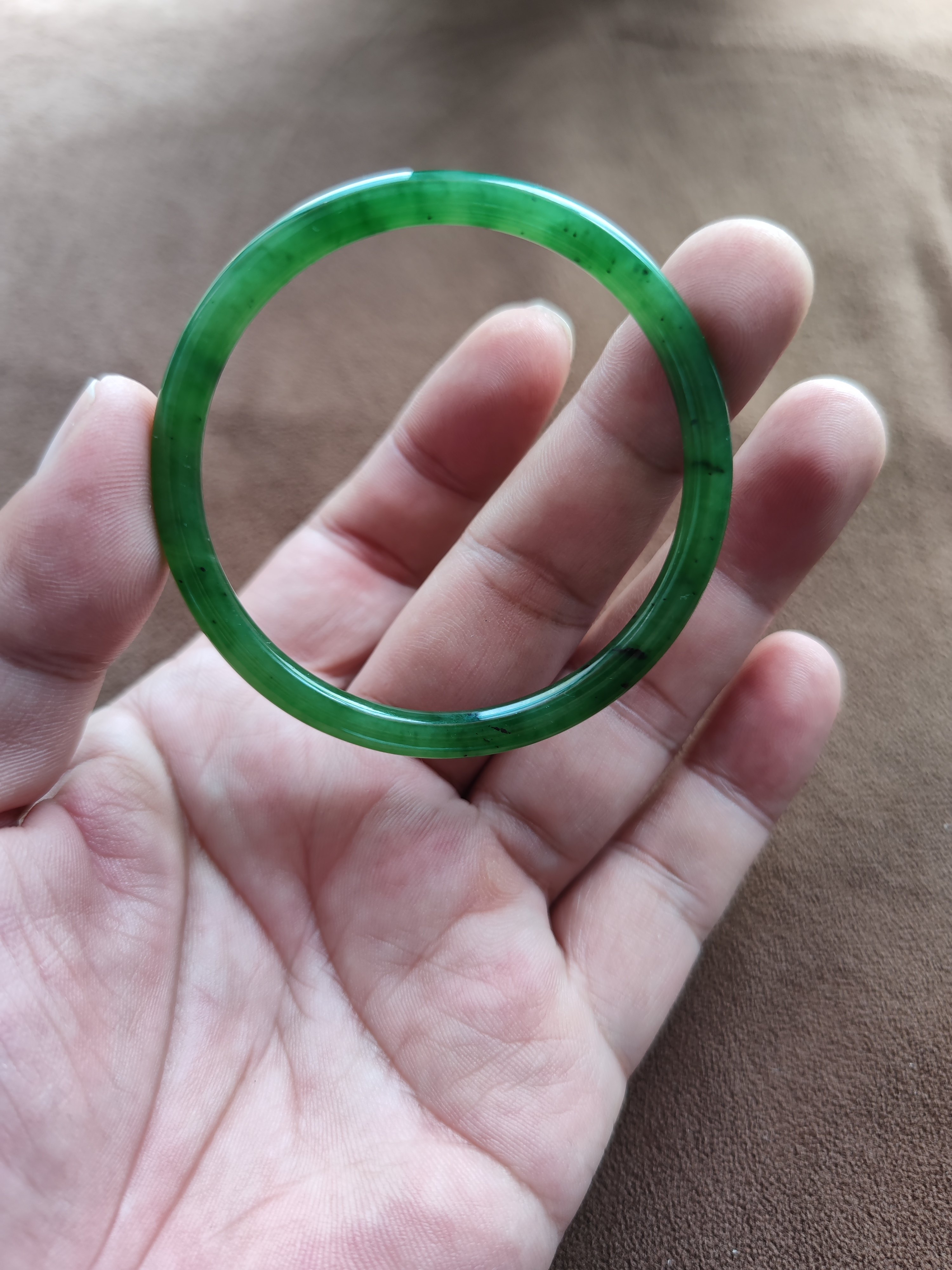 和田碧玉手镯冰底菠菜绿满色中细条圆条手镯无裂无纹55圈口