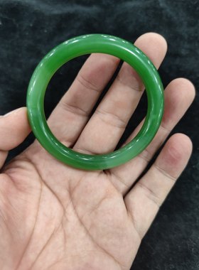 和田碧玉手镯冰底阳绿白加绿圆条手镯无裂无黑质地细腻圆润55圈口
