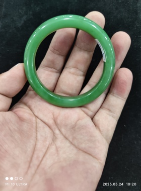 和田碧玉手镯肉底粉绿手镯满色中条手镯无裂质地细腻圆润54圈口