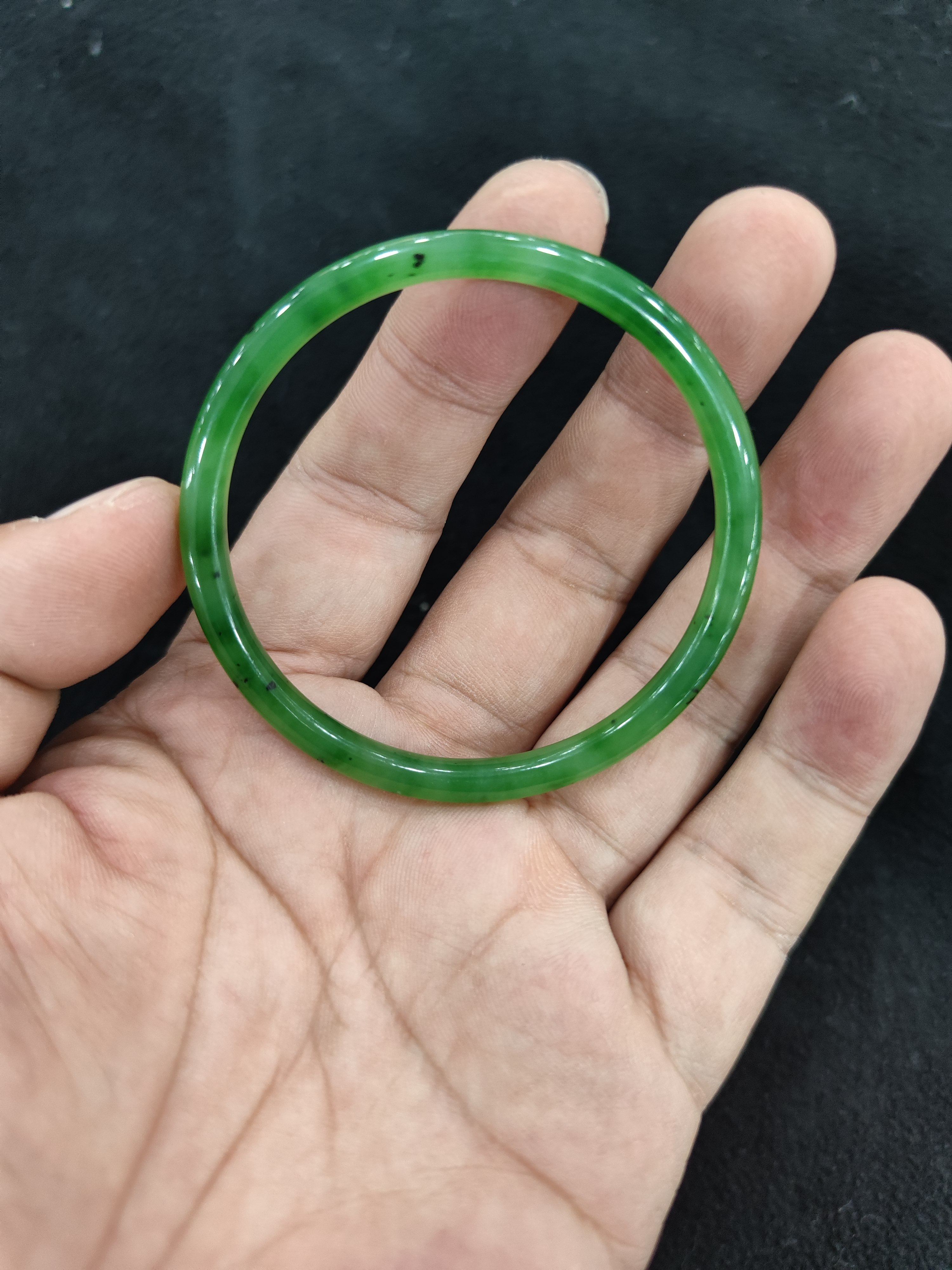和田碧玉手镯冰底菠菜绿满绿圆条手镯无裂无纹54圈口