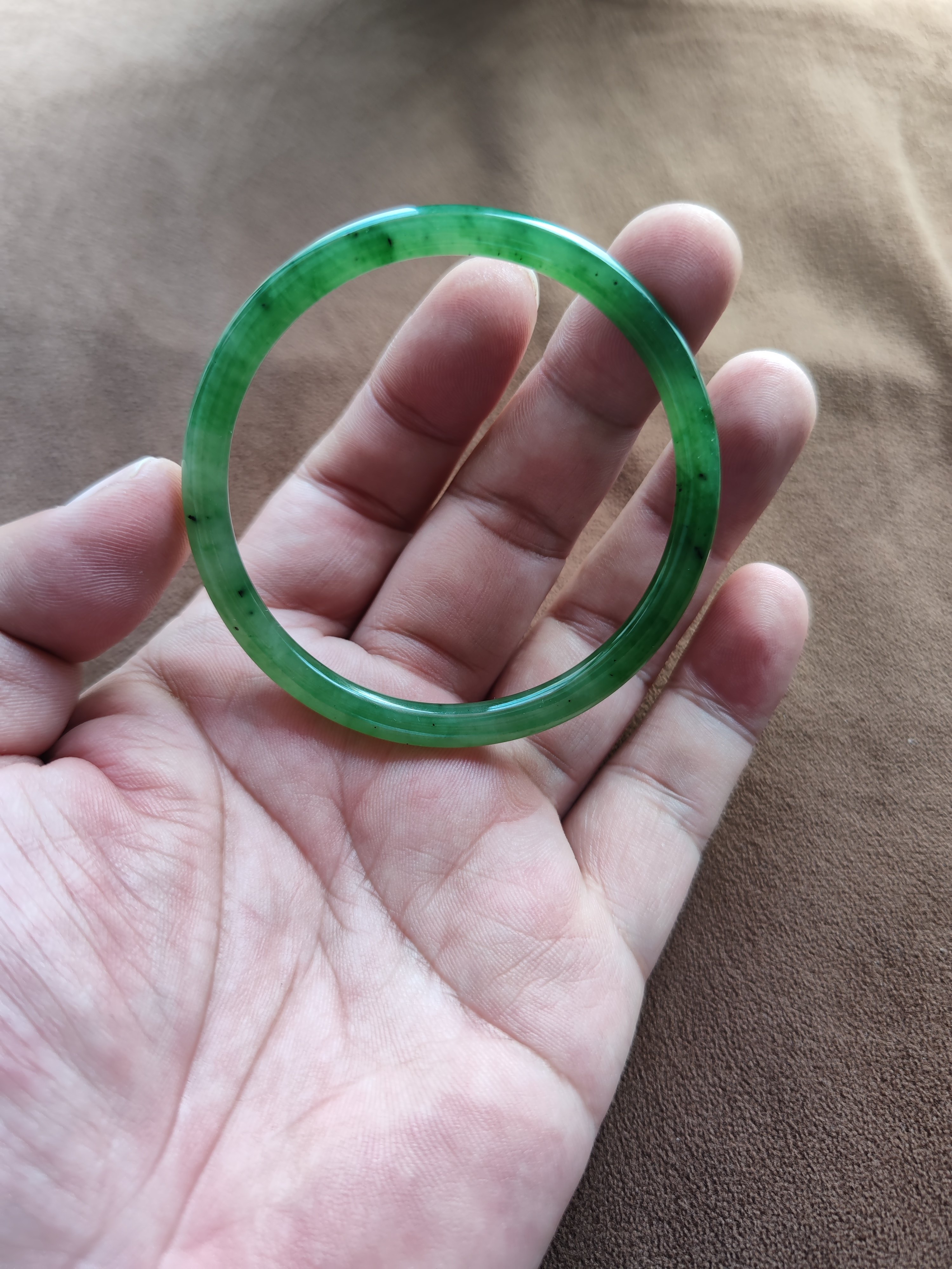 和田碧玉手镯冰底菠菜绿满色中细条圆条手镯无裂无纹59圈口