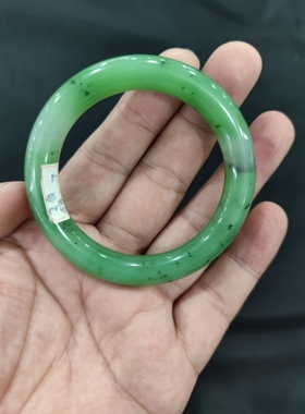 和田碧玉手镯猕猴桃手镯苹果绿白加绿圆条手镯无裂质地细腻58圈口