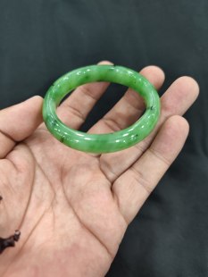和田碧玉手镯冰底乌兰海碧玉果绿手镯正版手镯53圈口