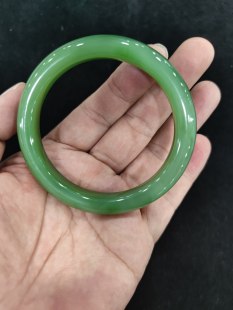 和田碧玉手镯老料粉绿美人条手镯无裂质地细腻61圈口