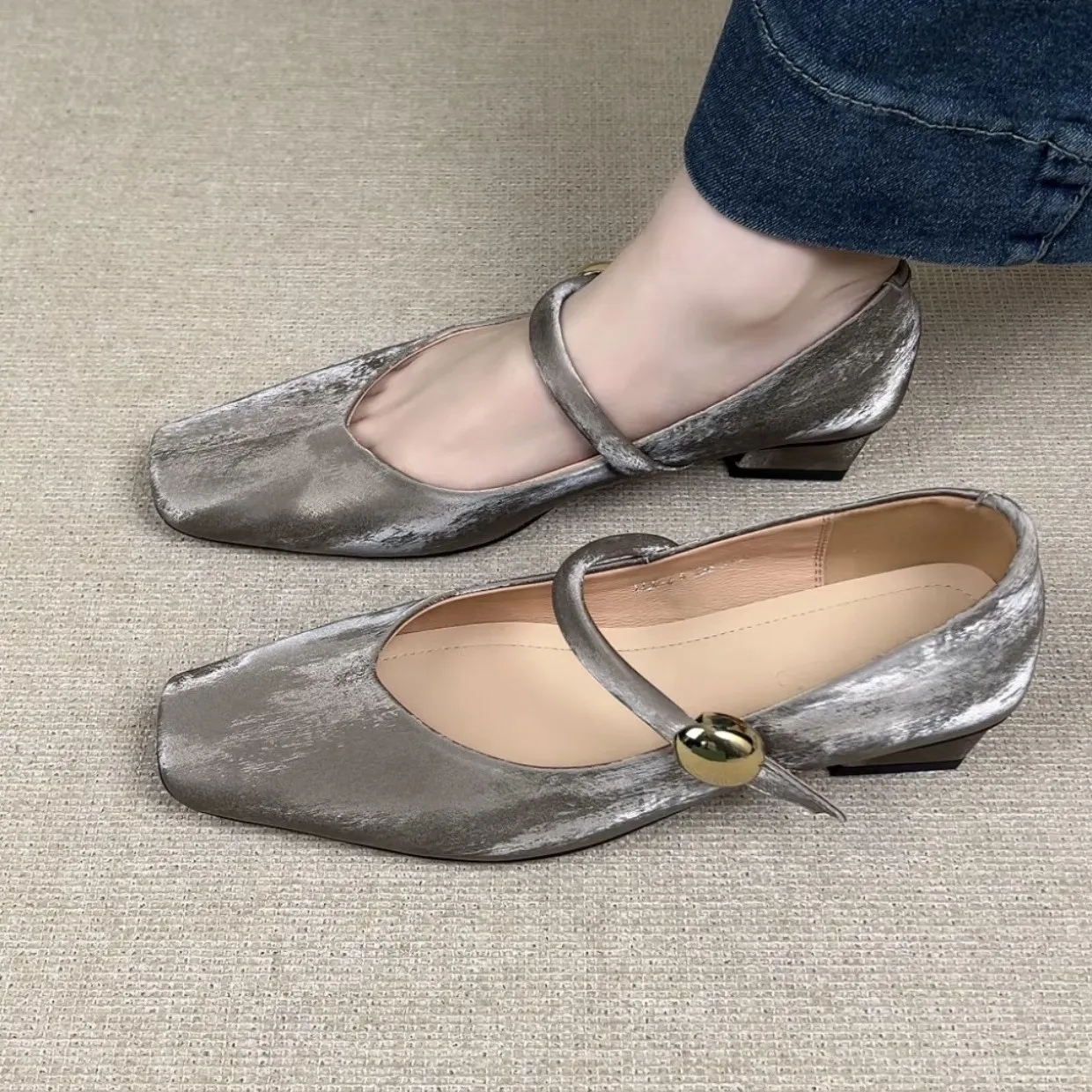 2025新款 方头浅口粗跟单鞋 新款网红女 复古玛丽珍大码女鞋40-42