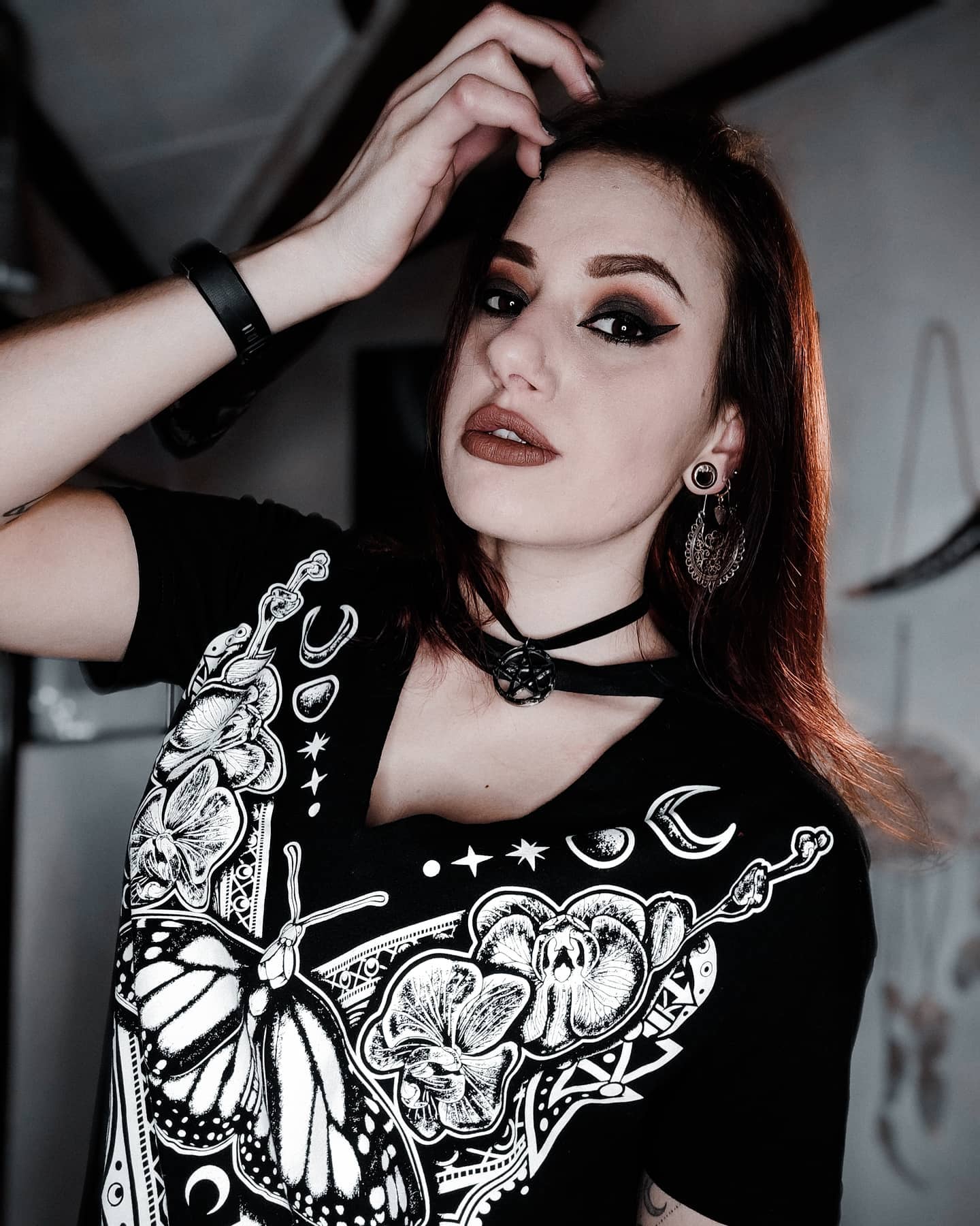 波兰restyle哥特飞蛾摇滚颈带T恤