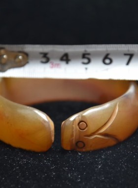 红山文化玉器老玛瑙手工雕刻的龙雕像手镯手铐